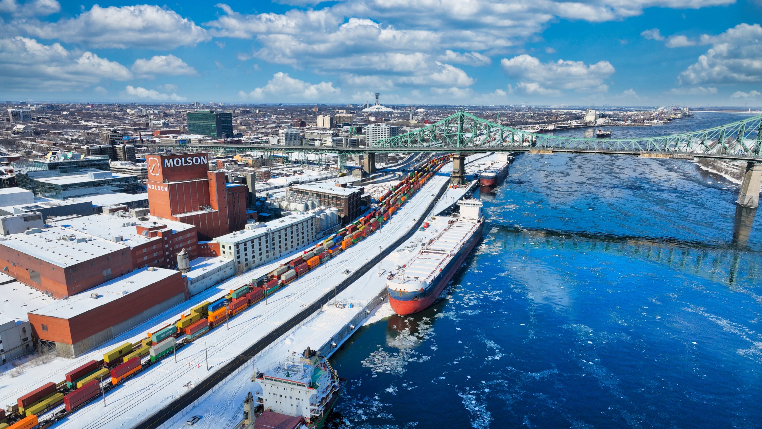 Transport de Marchandises au Canada : Tout sur l&rsquo;Importation et l&rsquo;Exportation